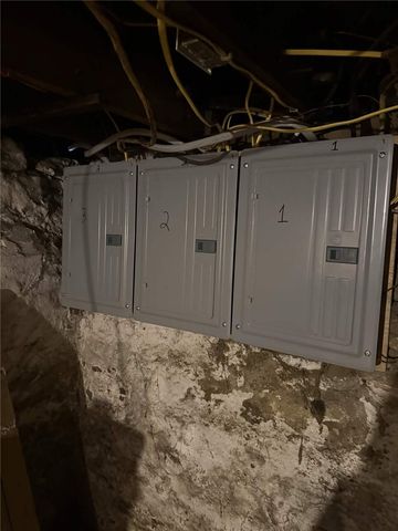 417 New Castle Ave, Sharon, PA 16146