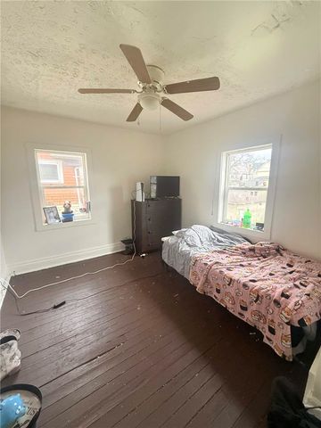 417 New Castle Ave, Sharon, PA 16146