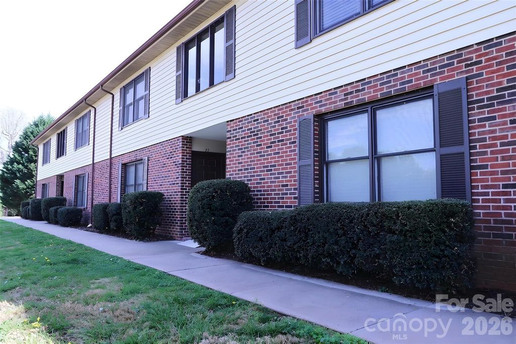 525 SW 12th Street SW 29, Hickory, NC 28602