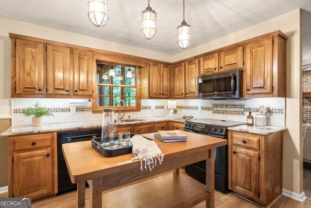 3065 Oak Meadow Drive, Snellville, GA 30078