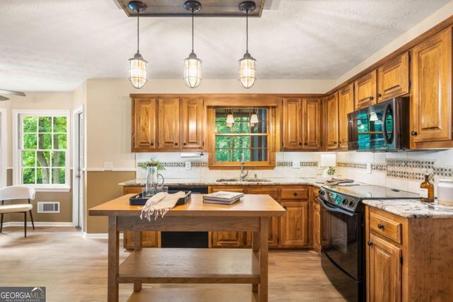 3065 Oak Meadow Drive, Snellville, GA 30078