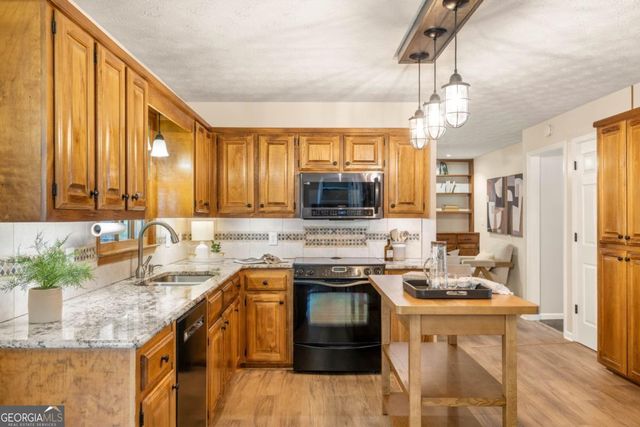 3065 Oak Meadow Drive, Snellville, GA 30078