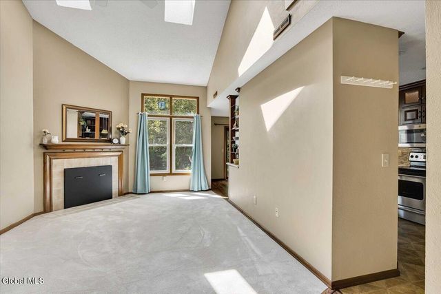 3 Generals Way Way, Halfmoon, NY 12065