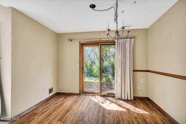 3 Generals Way Way, Halfmoon, NY 12065