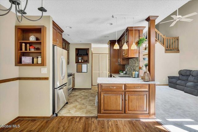 3 Generals Way Way, Halfmoon, NY 12065