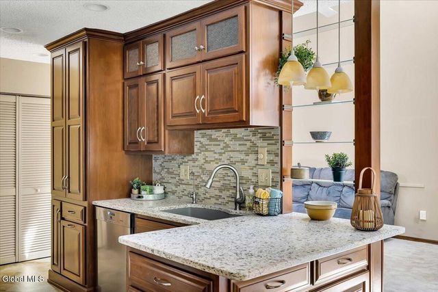 3 Generals Way Way, Halfmoon, NY 12065