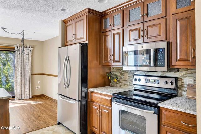 3 Generals Way Way, Halfmoon, NY 12065