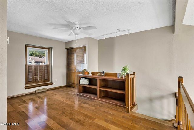 3 Generals Way Way, Halfmoon, NY 12065