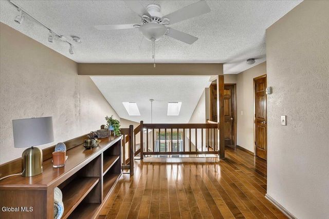 3 Generals Way Way, Halfmoon, NY 12065