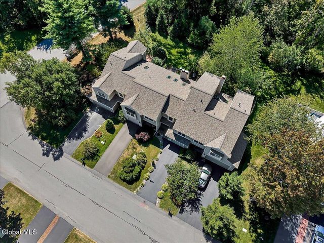 3 Generals Way Way, Halfmoon, NY 12065