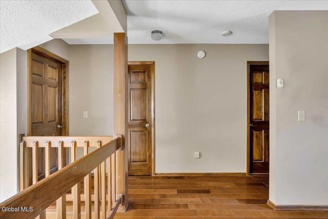 3 Generals Way Way, Halfmoon, NY 12065