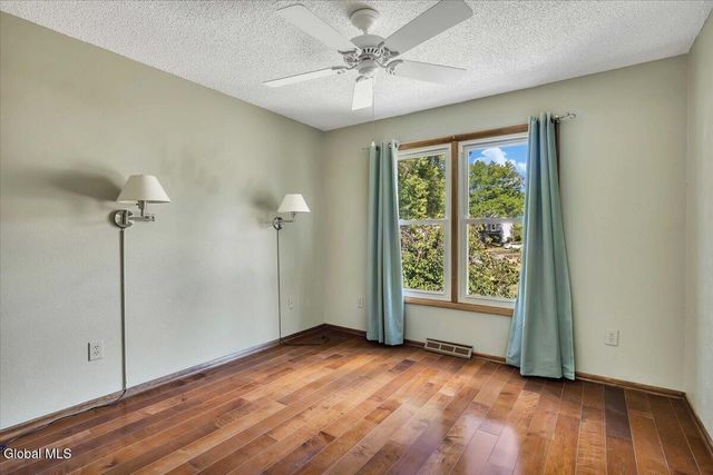 3 Generals Way Way, Halfmoon, NY 12065