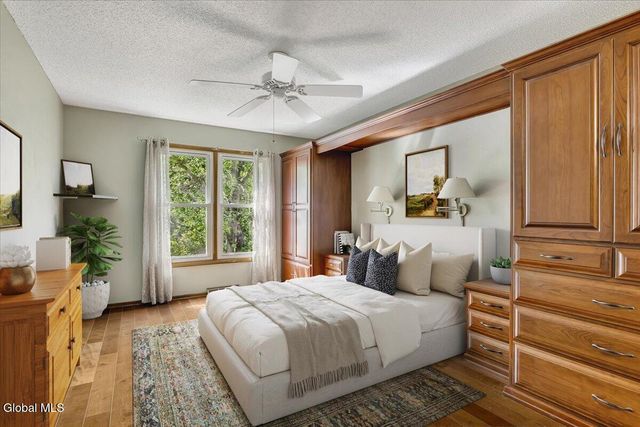 3 Generals Way Way, Halfmoon, NY 12065