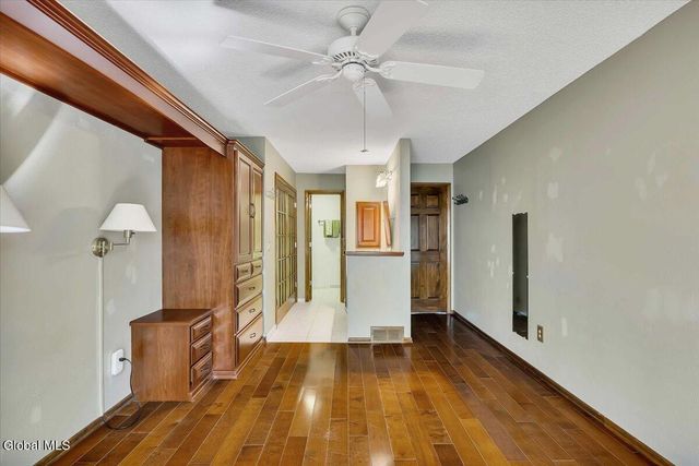 3 Generals Way Way, Halfmoon, NY 12065