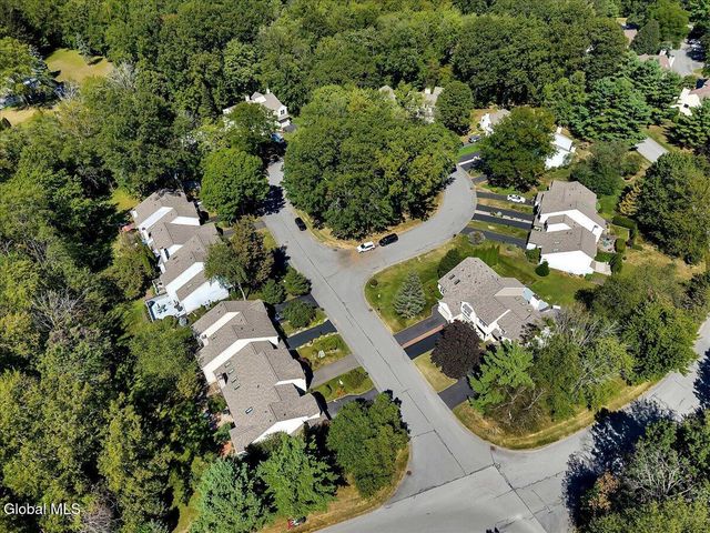 3 Generals Way Way, Halfmoon, NY 12065