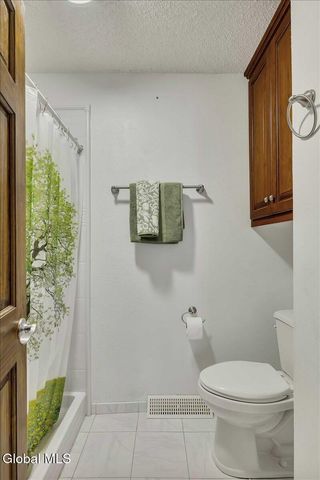 3 Generals Way Way, Halfmoon, NY 12065