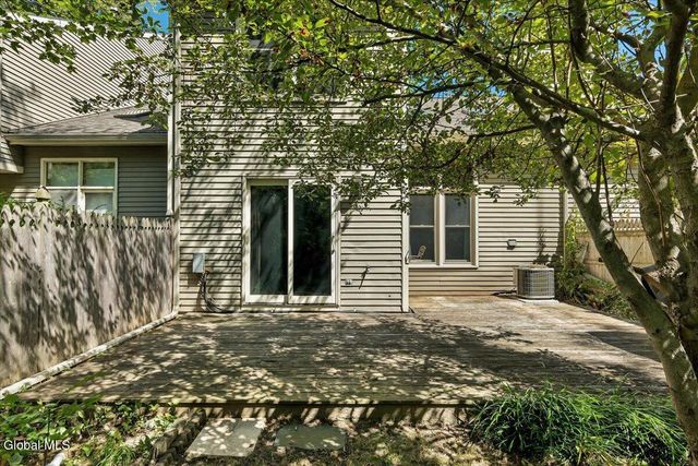 3 Generals Way Way, Halfmoon, NY 12065