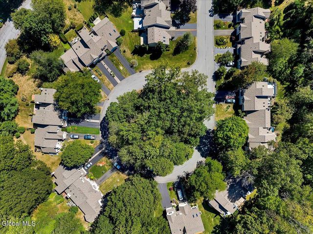 3 Generals Way Way, Halfmoon, NY 12065