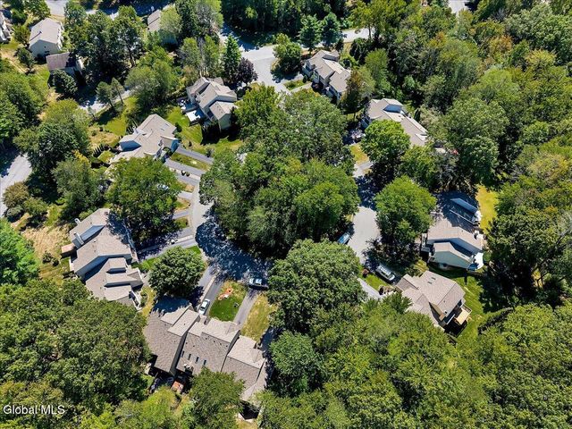 3 Generals Way Way, Halfmoon, NY 12065