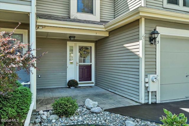 3 Generals Way Way, Halfmoon, NY 12065