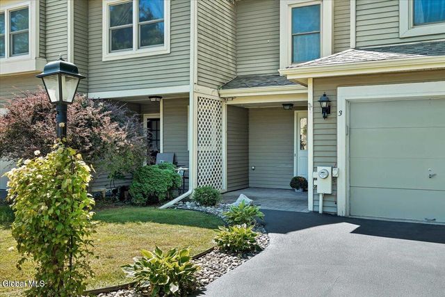 3 Generals Way Way, Halfmoon, NY 12065