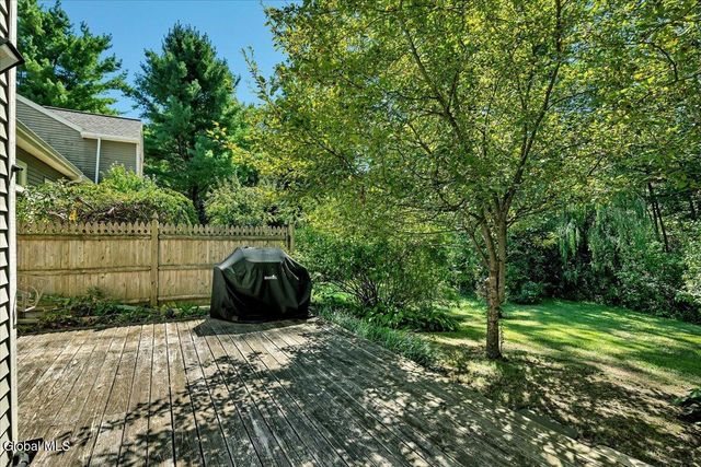 3 Generals Way Way, Halfmoon, NY 12065