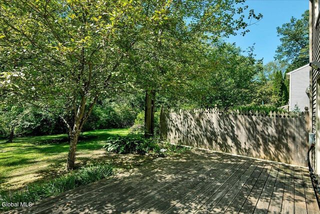 3 Generals Way Way, Halfmoon, NY 12065