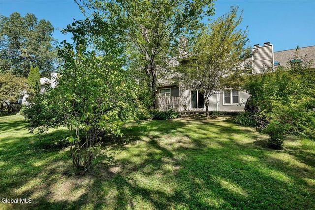 3 Generals Way Way, Halfmoon, NY 12065