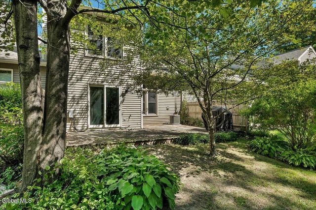 3 Generals Way Way, Halfmoon, NY 12065