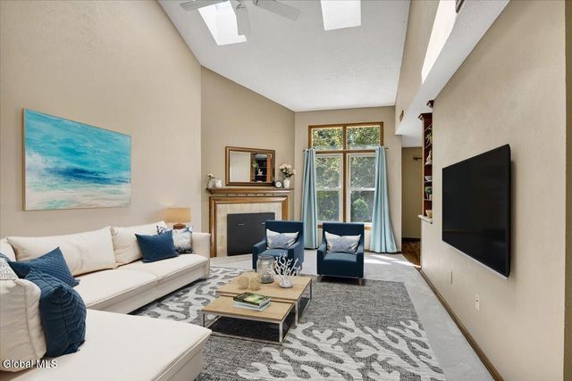 3 Generals Way Way, Halfmoon, NY 12065