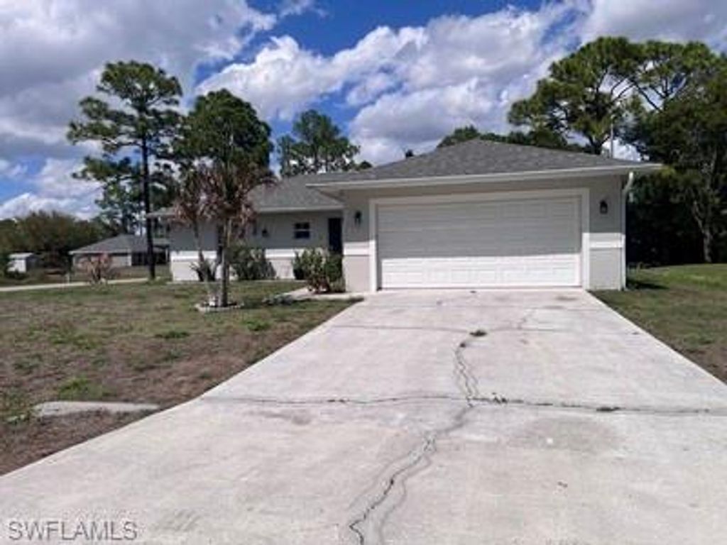 1107 Enrique ST E, Lehigh Acres, FL 33974