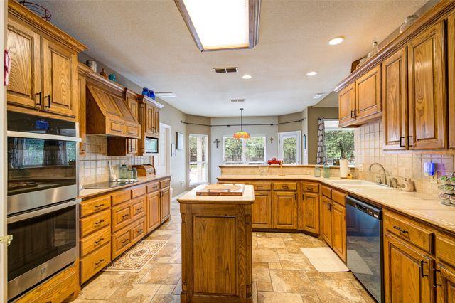 15 Shady Creek Lane, Bridgeport, TX 76426