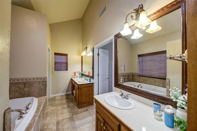 15 Shady Creek Lane, Bridgeport, TX 76426