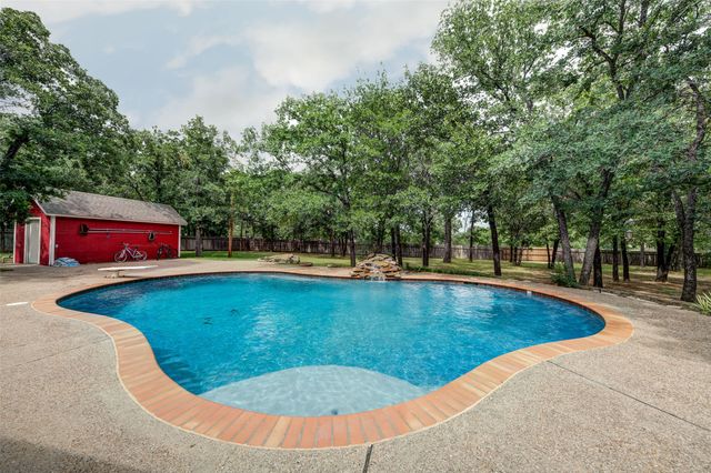 15 Shady Creek Lane, Bridgeport, TX 76426