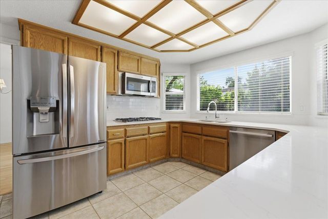 1102 Creek Ridge Ct, Roseville, CA 95747