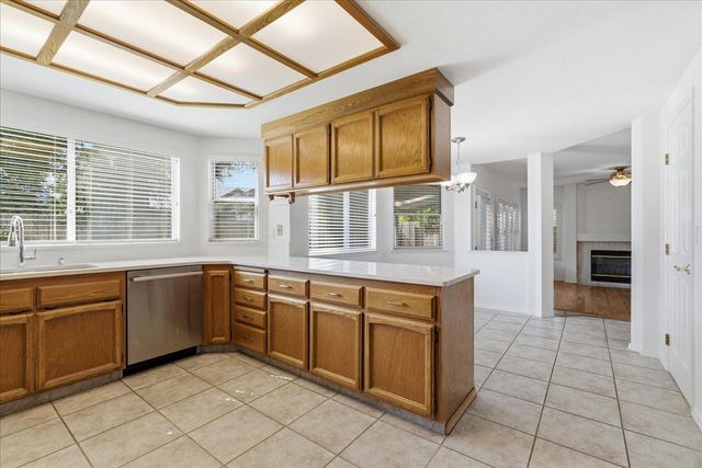 1102 Creek Ridge Ct, Roseville, CA 95747