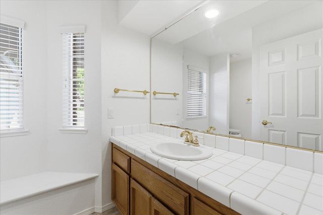 1102 Creek Ridge Ct, Roseville, CA 95747