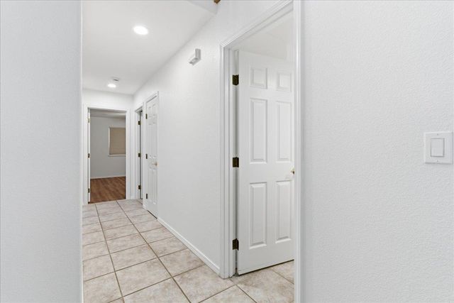 1102 Creek Ridge Ct, Roseville, CA 95747