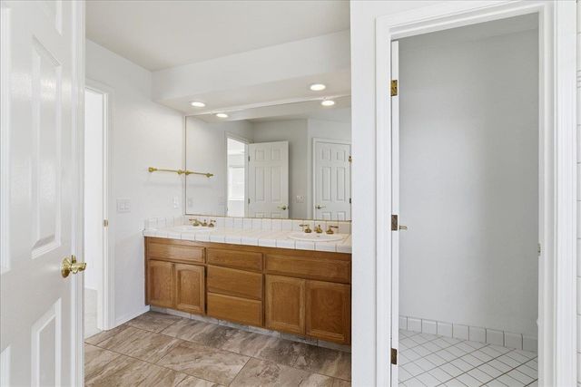 1102 Creek Ridge Ct, Roseville, CA 95747