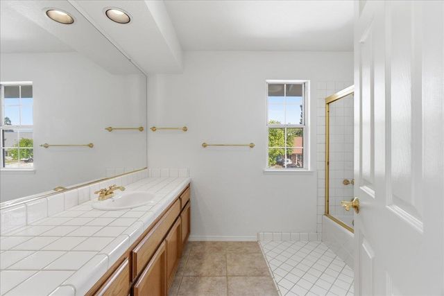 1102 Creek Ridge Ct, Roseville, CA 95747