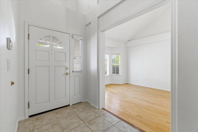 1102 Creek Ridge Ct, Roseville, CA 95747