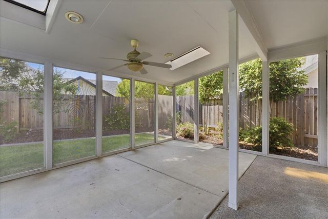 1102 Creek Ridge Ct, Roseville, CA 95747