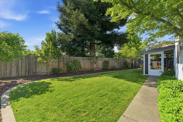 1102 Creek Ridge Ct, Roseville, CA 95747