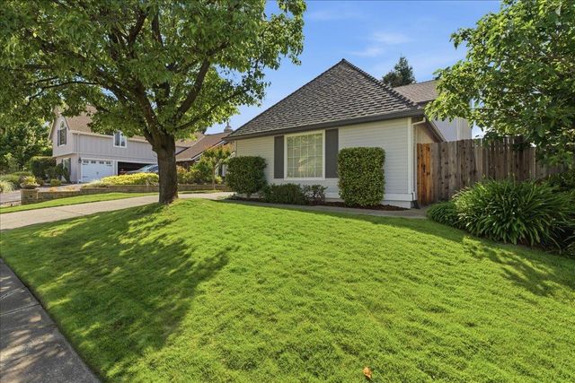 1102 Creek Ridge Ct, Roseville, CA 95747
