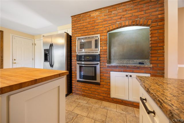 7626 Sandy Lane, Clay, NY 13212