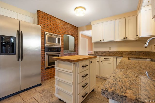 7626 Sandy Lane, Clay, NY 13212