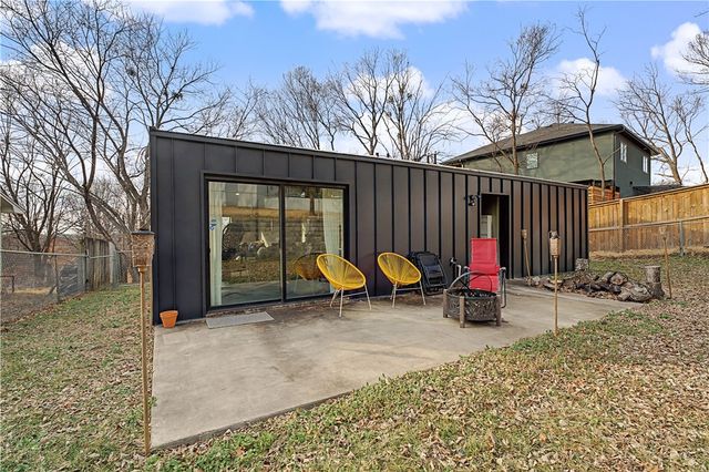 560 N Fallin Avenue, Fayetteville, AR 72701