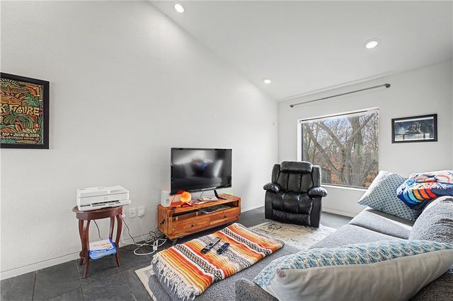 560 N Fallin Avenue, Fayetteville, AR 72701