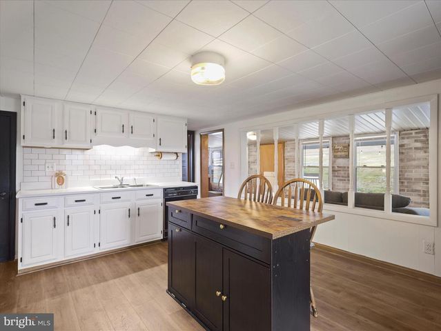 14628 HOLLOW RD, Hancock, MD 21750