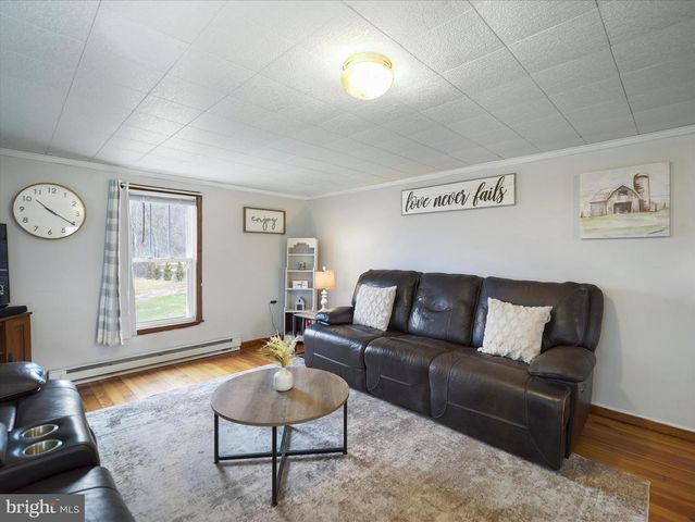 14628 HOLLOW RD, Hancock, MD 21750